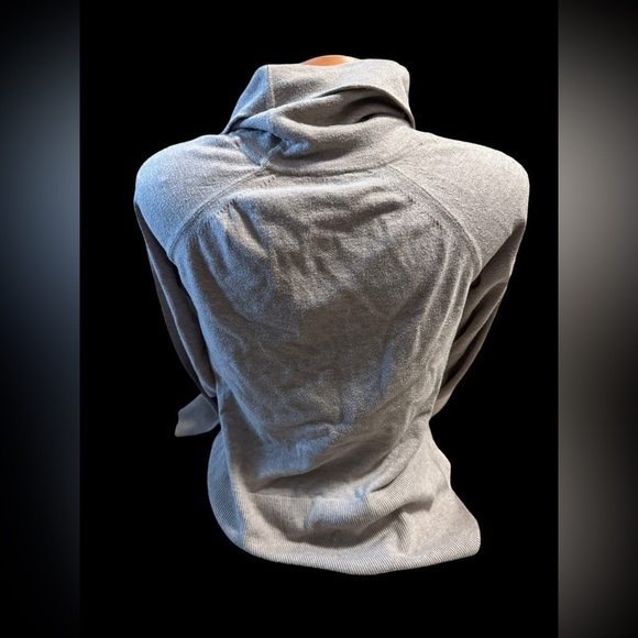 Women’s RAYA Cyrus NYC Size Medium Sweater Beige Cowl Neck Hi Low Soft - Picture 9 of 11